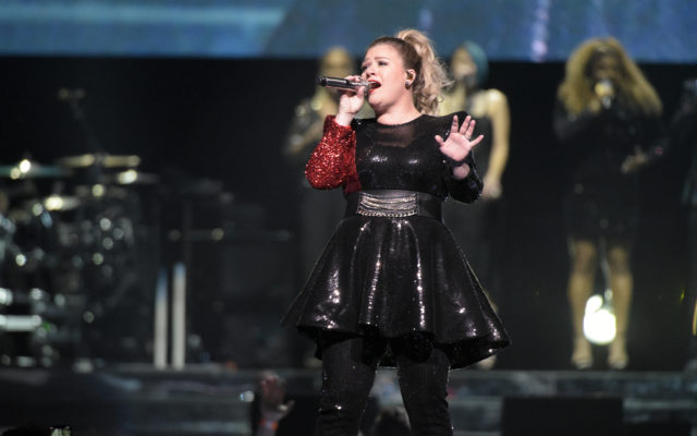 Watch now: Kelly Clarkson covers Miranda Lambert on Meaning of Life Tour kickoff